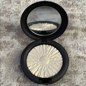 MAC X PONY Extra Dimension Skinfinish Highlighter